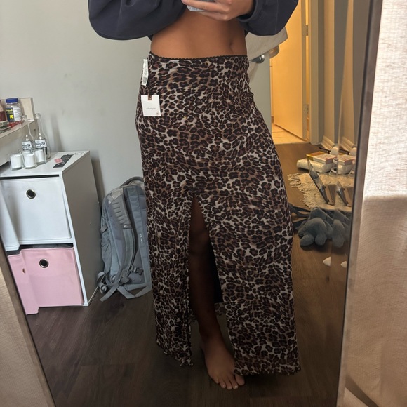 Elegant Leopard Print Maxi Skirt - Picture 2 of 2